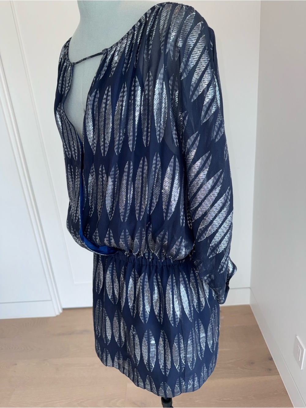 Navy Metallic Leaf-Pattern Long Sleeve Dress - Picture 7 of 9